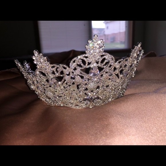 Crown - Picture 2 of 3